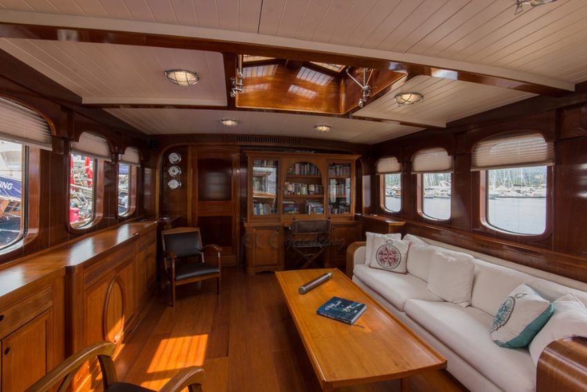 Larimar Motor Yacht, Neutral Interior.