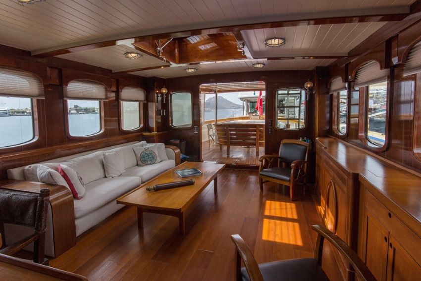 Larimar Motor Yacht, Beautiful Design.