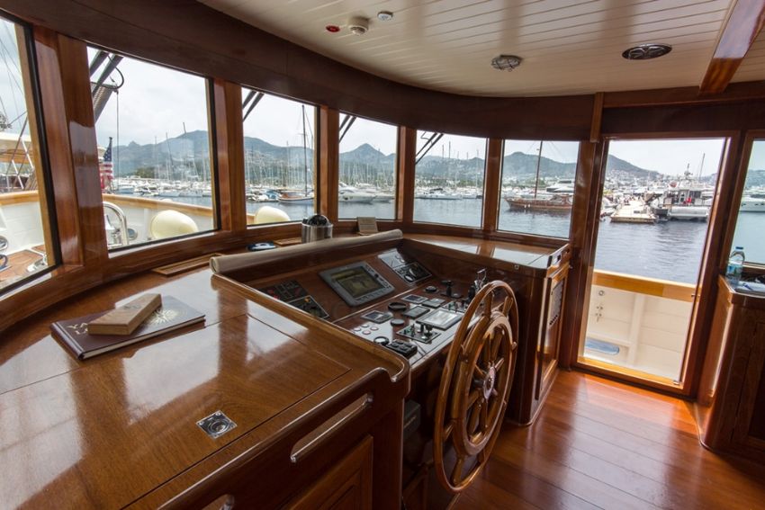 Larimar Motor Yacht, Wheel House.