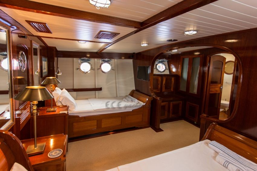Larimar Motor Yacht, Twin Cabin View.
