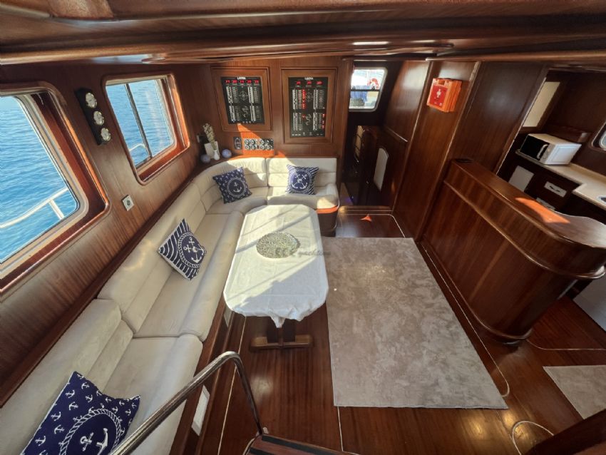 Lavinia Gulet Arka Salon