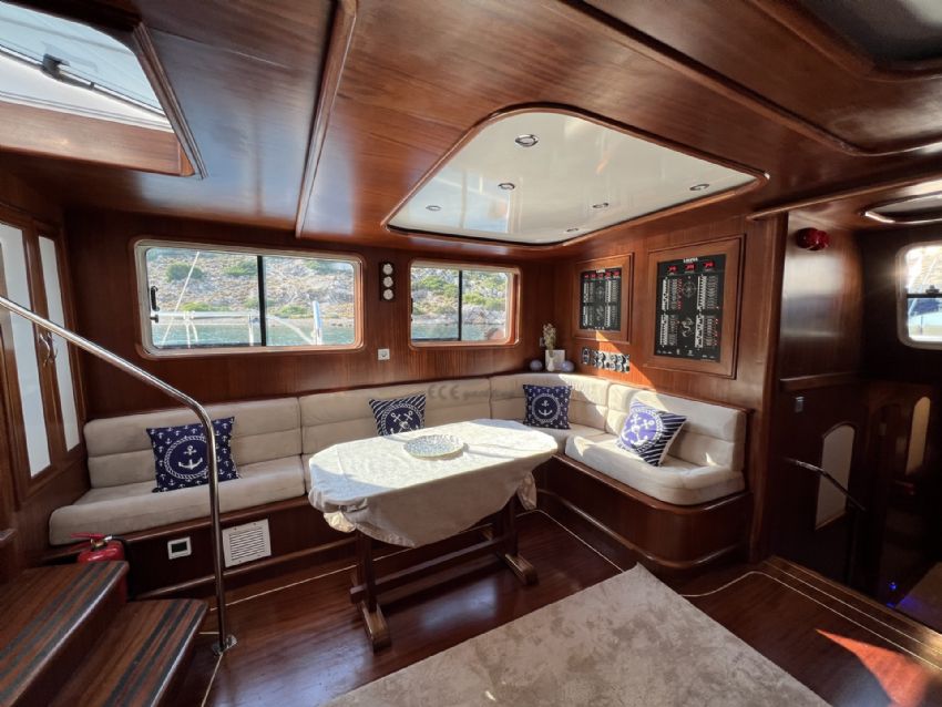 Lavinia Gulet Arka Salon