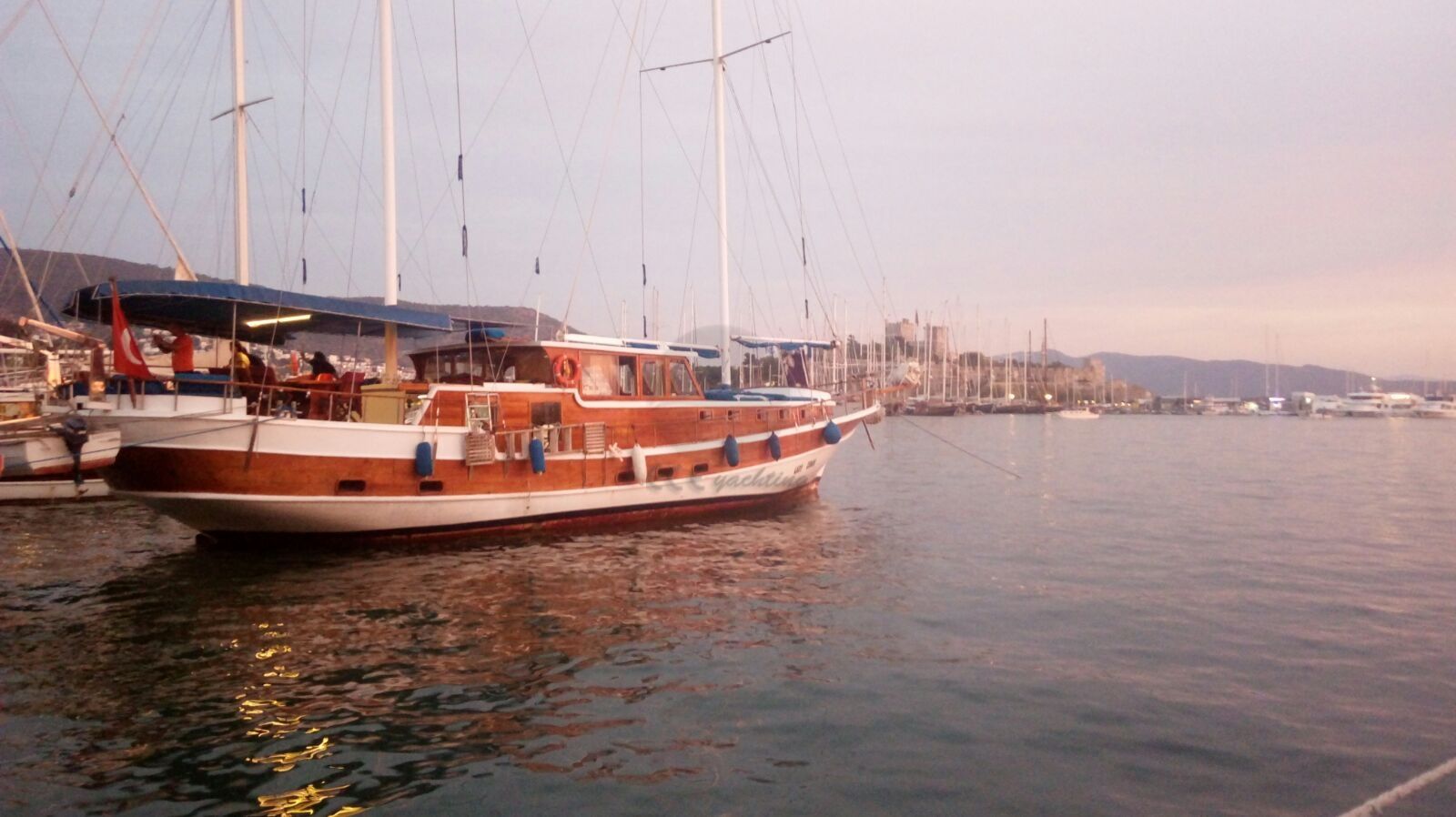 l.cemre teknesi.  L. Cemre Yacht, Starboard Side.