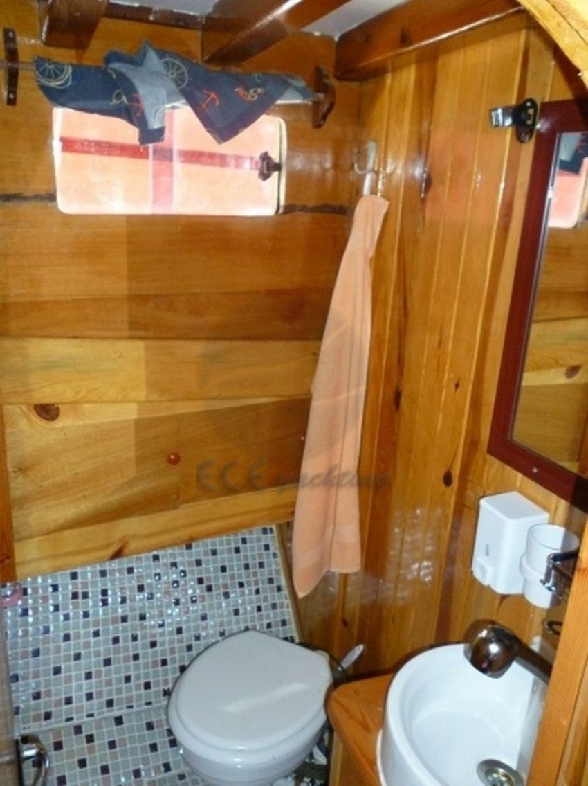 Leventis Gulet Yacht, Bathroom & Shower