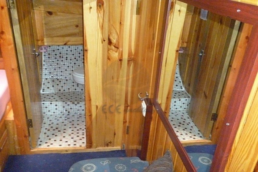 Leventis Gulet Yacht, En Suite.