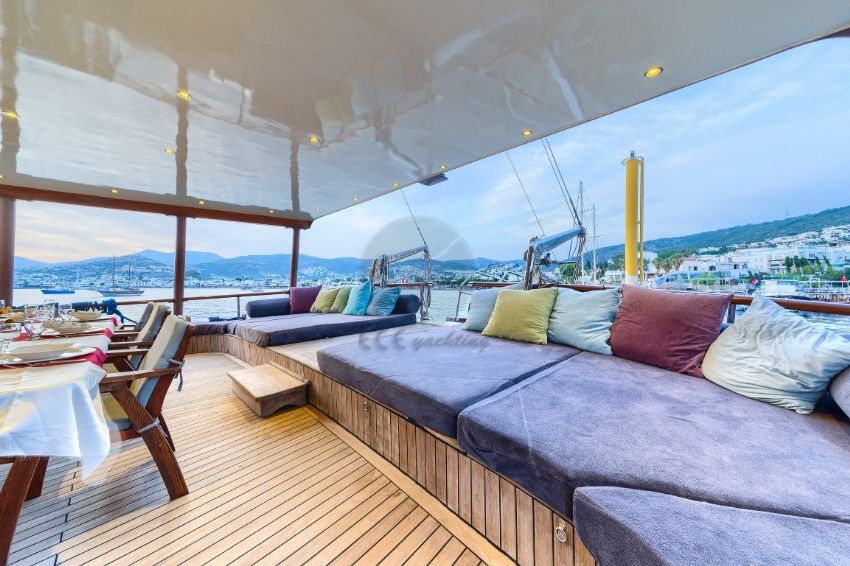 Gulet, Arka Güverte Oturma Grubu