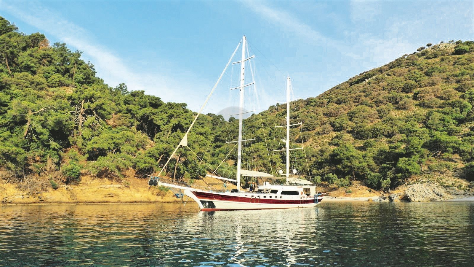 Luce Del Mare Yacht, Sailing The Blue.