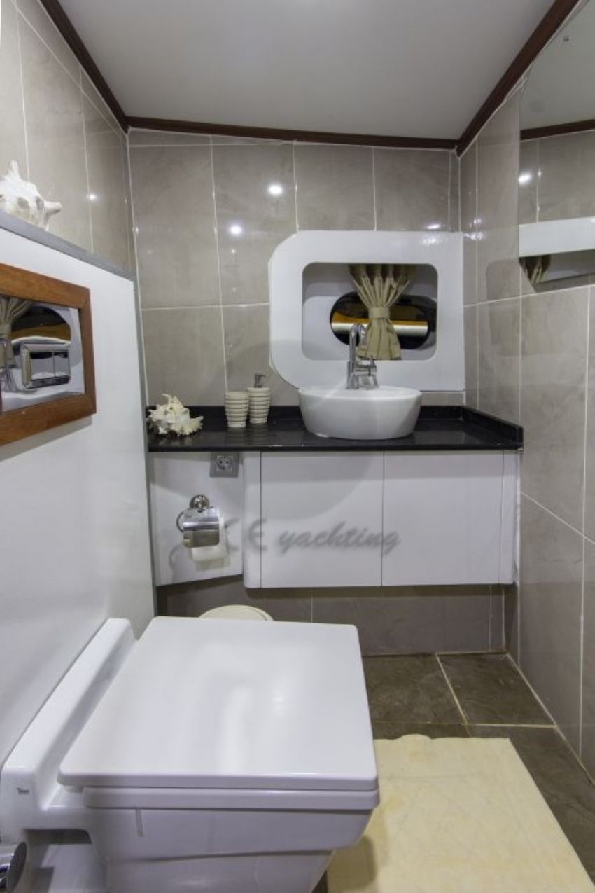 Ece Karaada Banyo - Wc