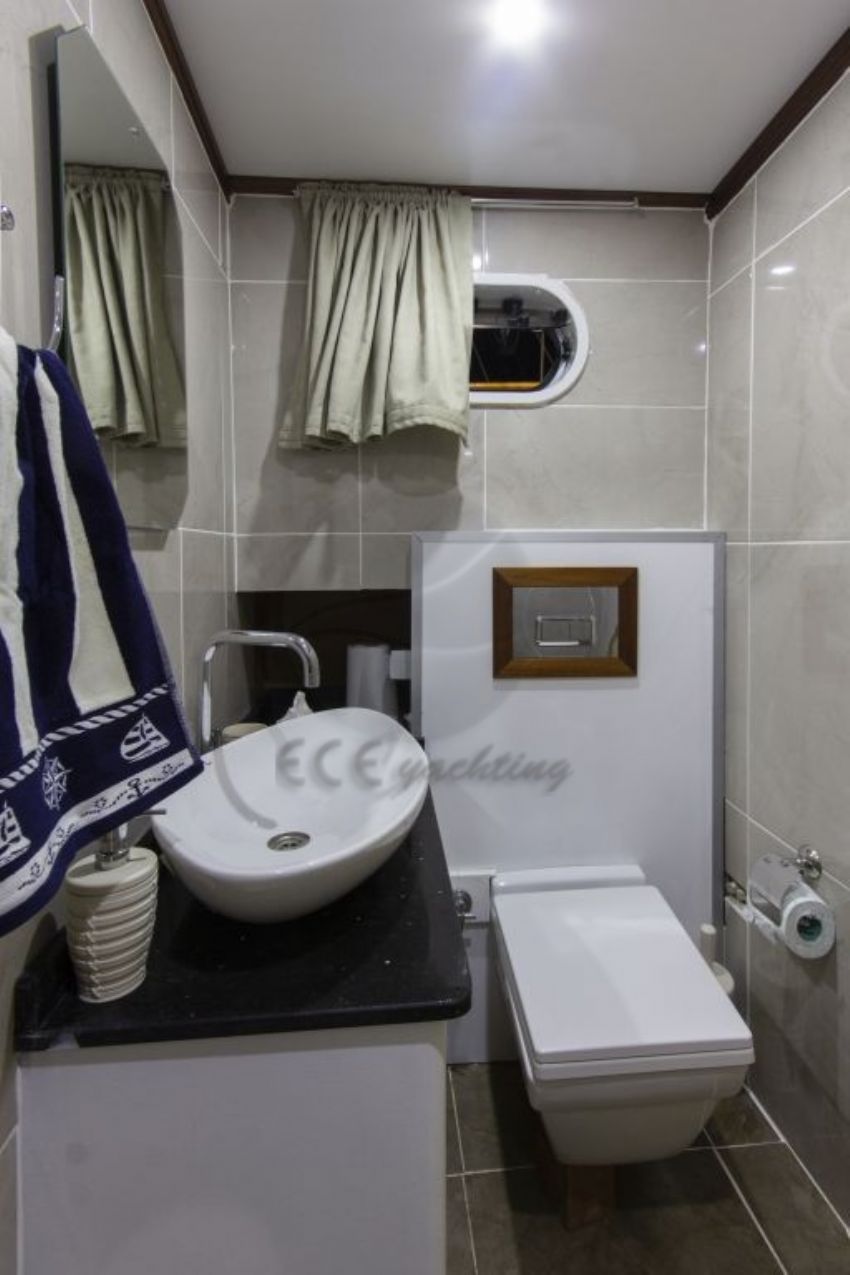 Ece Karaada Banyo - Wc