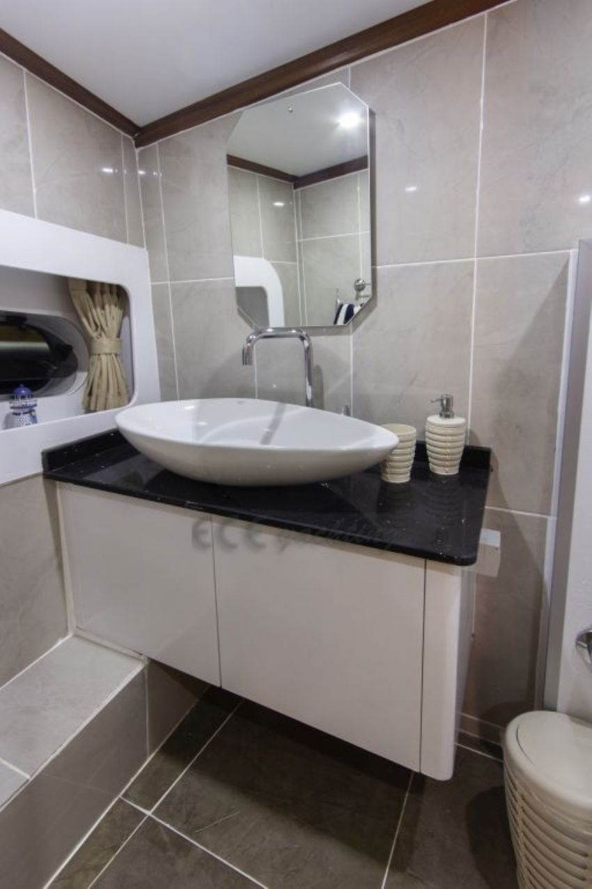 Ece Karaada Banyo - Wc