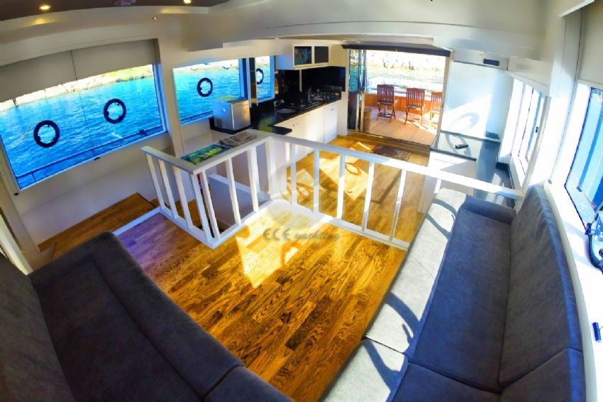 Maske 3 Trawler, Interior Lounge.