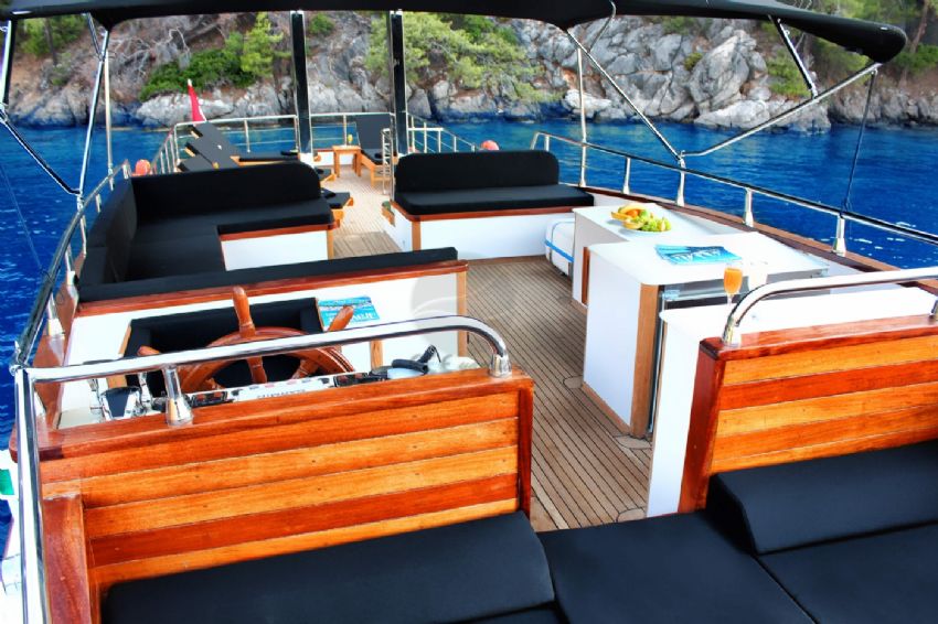 Maske 3 Trawler, Flybridge View.