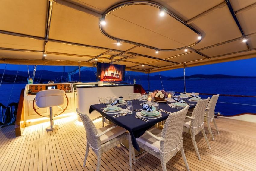 Yat arka masa ve bar