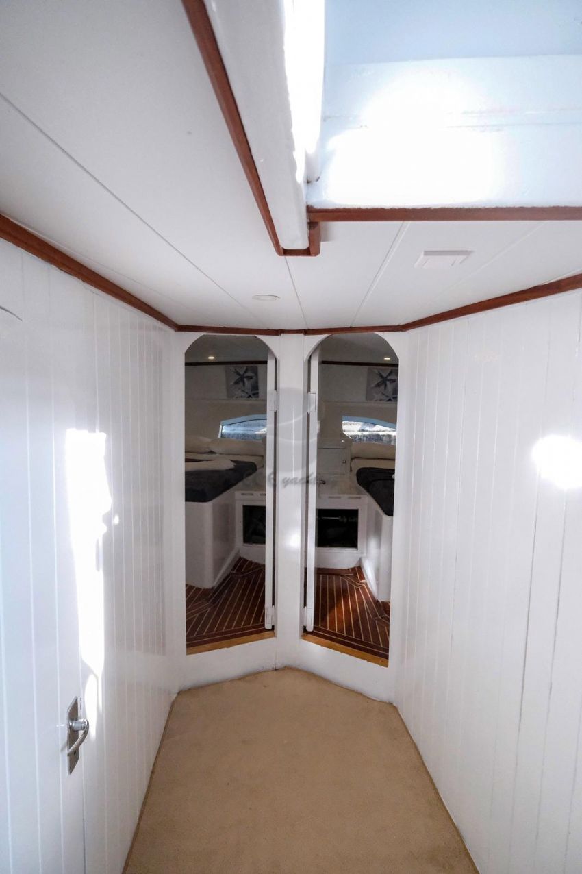 ECE GÜNEY Teknesi Koridor