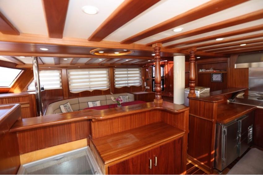 Mesut Ol Yacht, Lounge Bar.