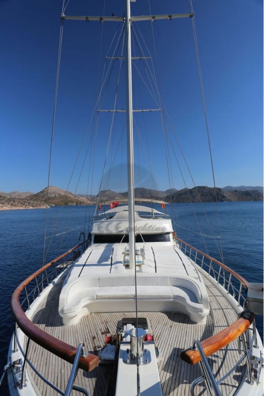 Mesut Ol Yacht, Bow View.