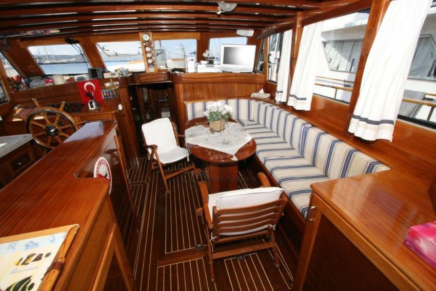 ECE MARE OTURMA GRUBU SALON