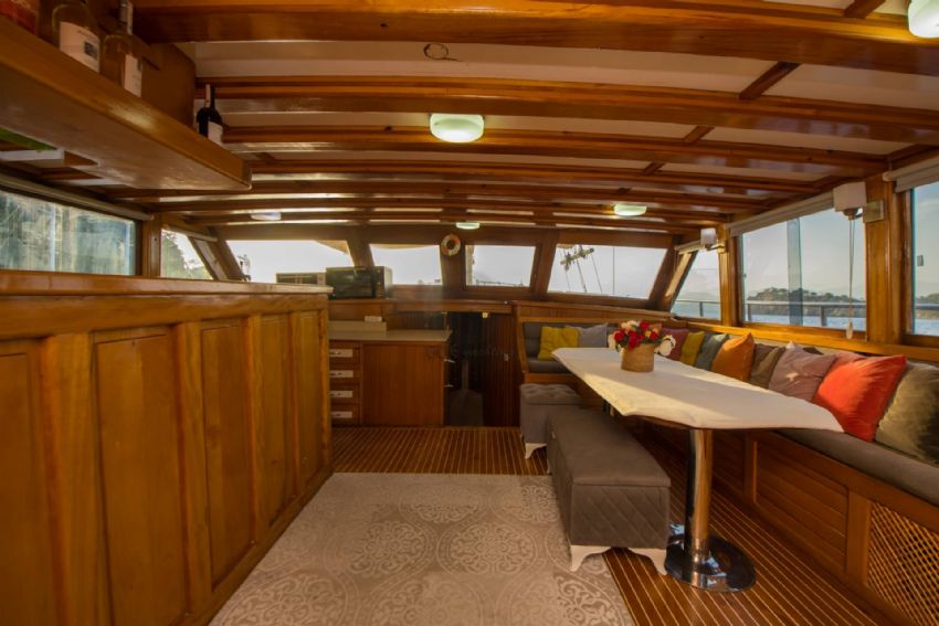 Ece Mimoza Arka Yemek -Dinlenme Alanı