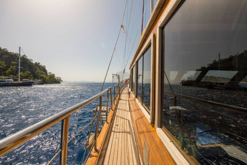 Ece Mimoza Güverte - Güneşlenme Alanı