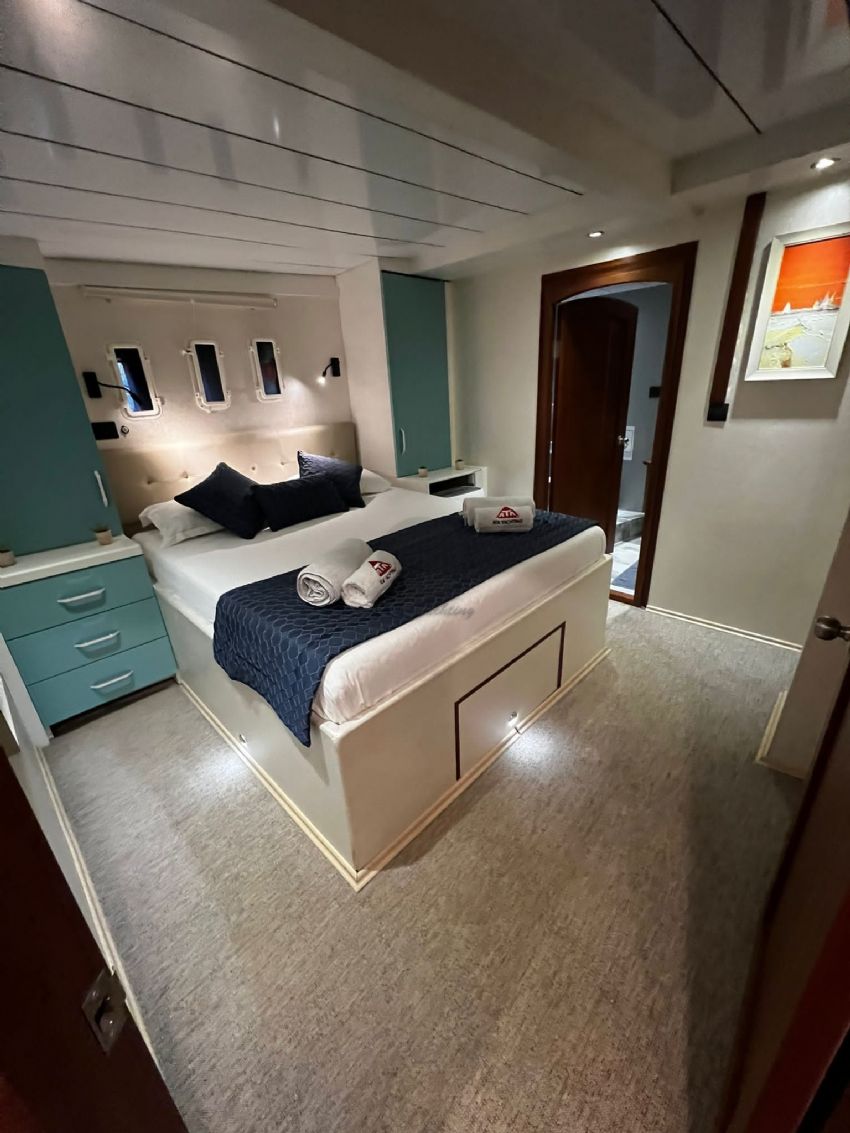 Mrs Elcih Gulet, Interior Lounge.