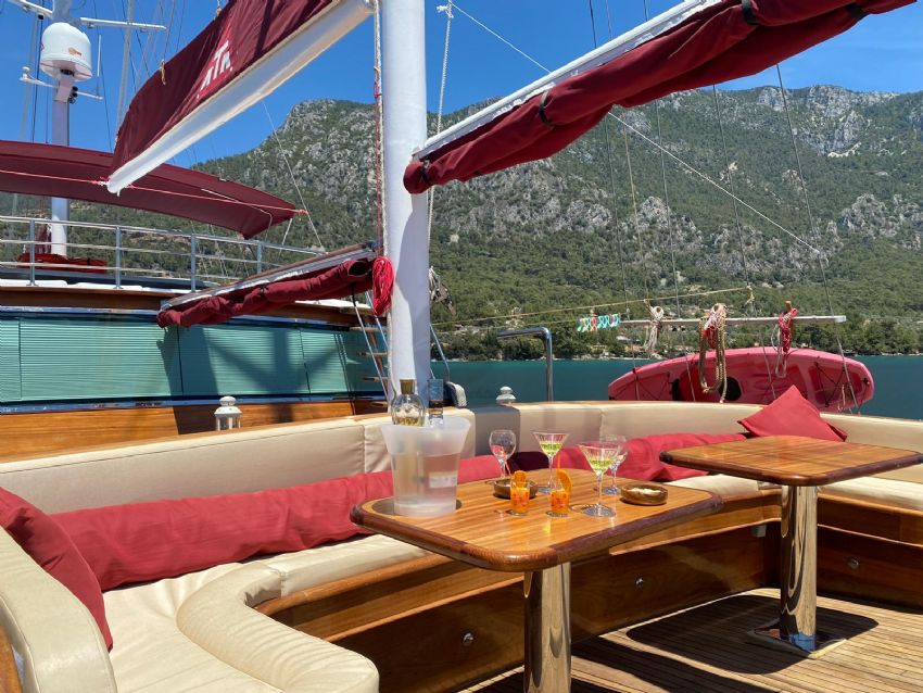 Mrs Elcih Gulet, Relax On Deck With Friends.