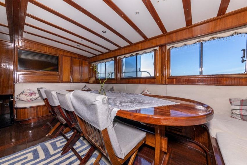 Muhteşem A Arka Güverte Yemek Masası