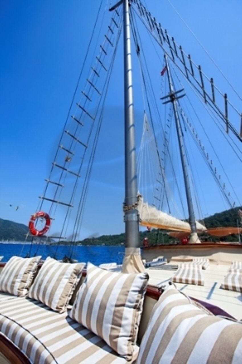 Murat 2 Teknesi ön güverte