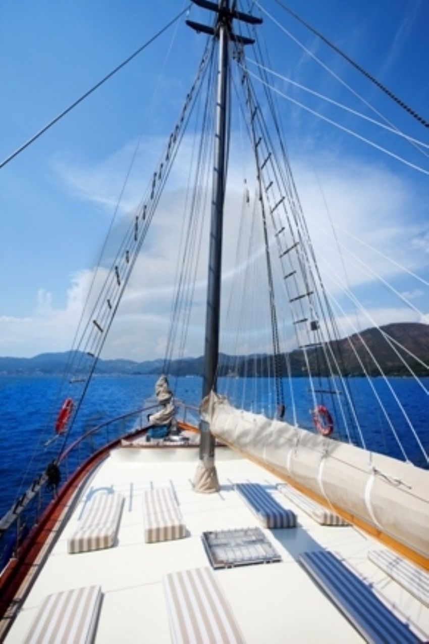 Murat 2 Teknesi ön güverte ve güneşlenme alanı