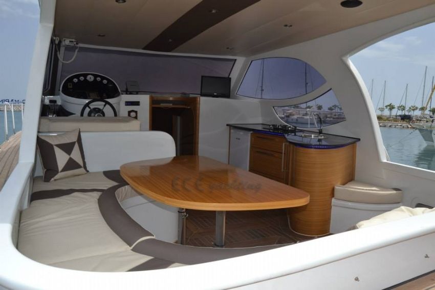 aslı nil motoryat arka güverte