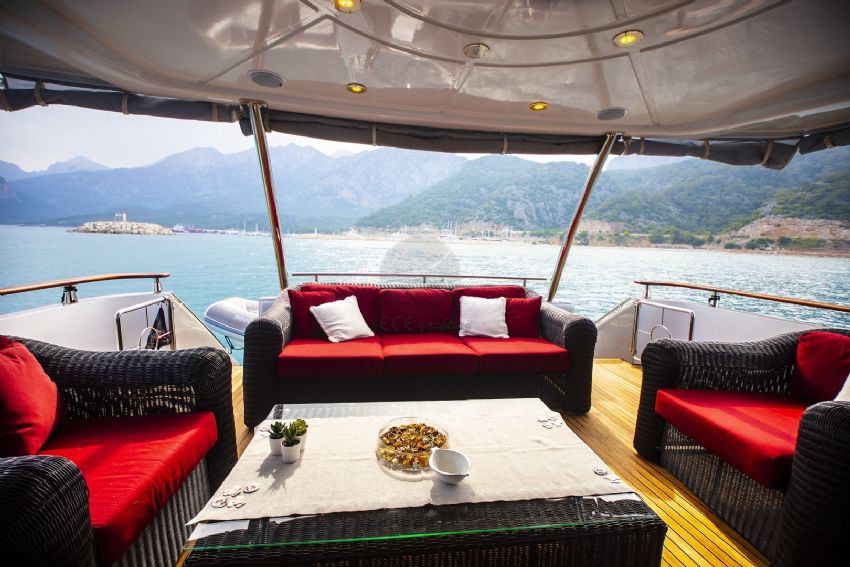 M/Y Erdoğan, Arka Oturma Alanı