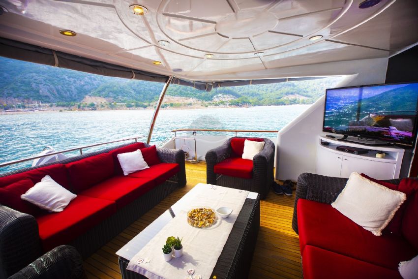 M/Y Erdoğan, Arka Oturma Alanı