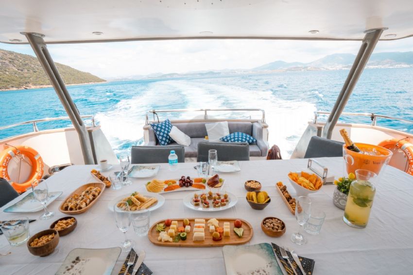 ECE ŞEFAATLİ Dış Görünüm