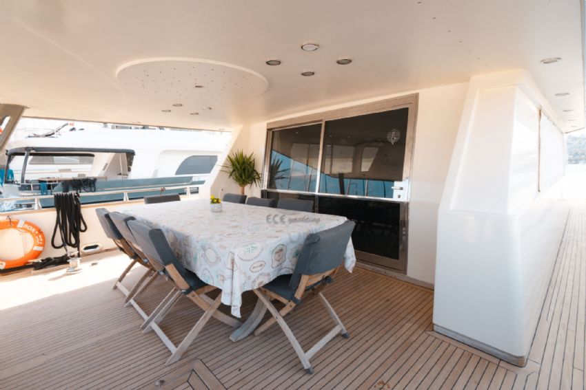 ECE ŞEFAATLİ Dış Görünüm