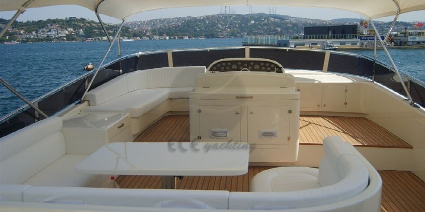 M/Y flamingo Flybidge