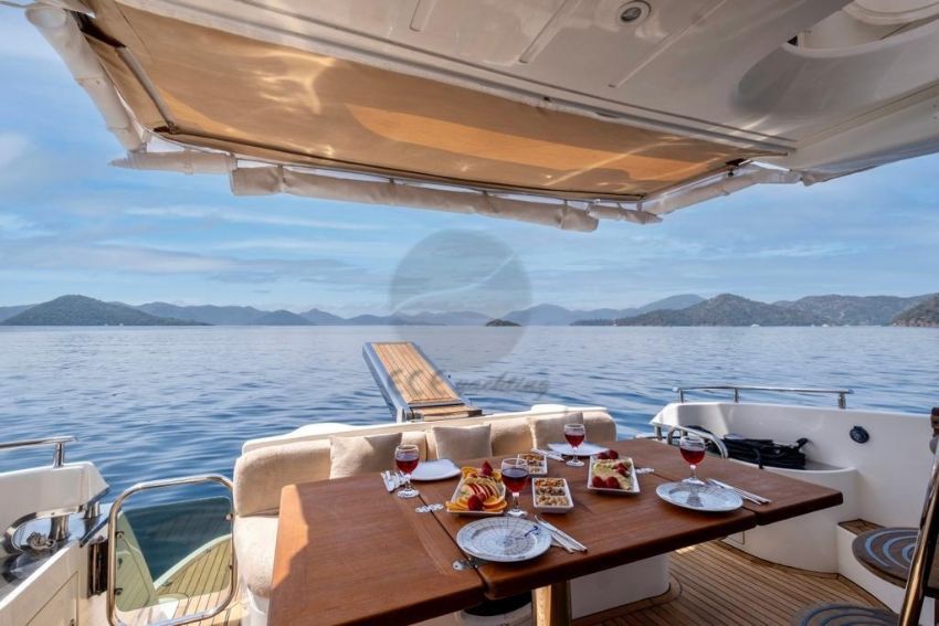 My Story 1, Arka Yemek Masası