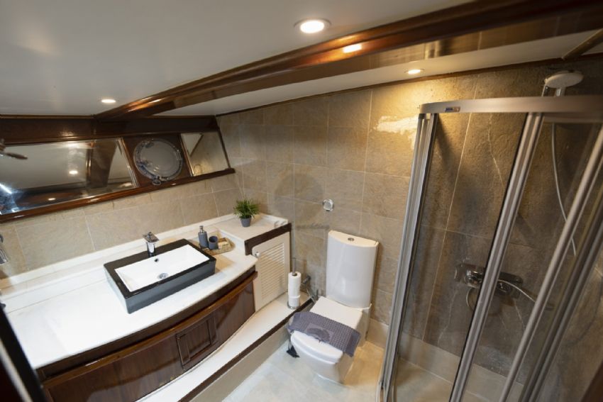 Nautilus Gulet, Bathroom
