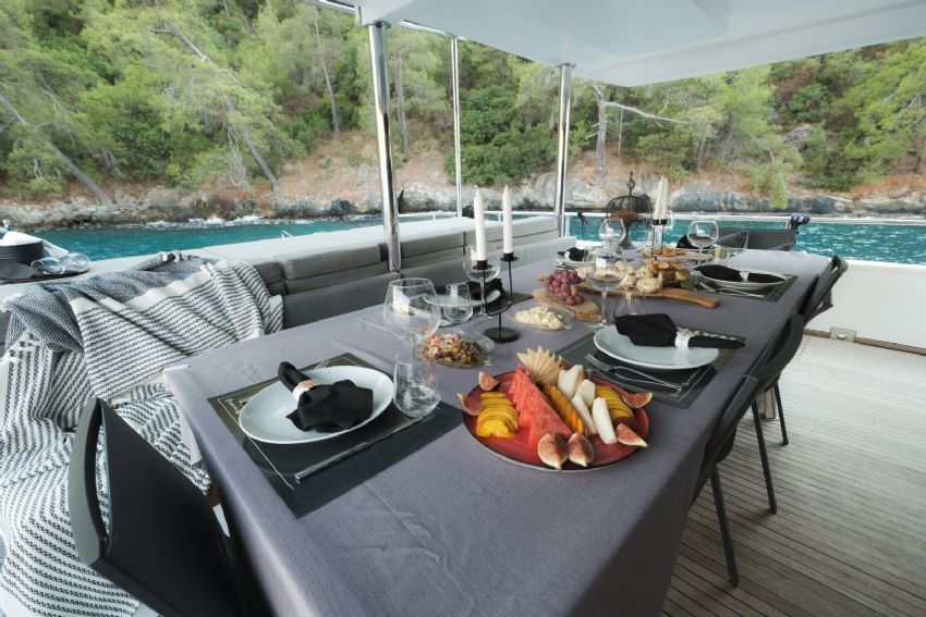 Nayk 1 Arka Güverte & Yemek Masası