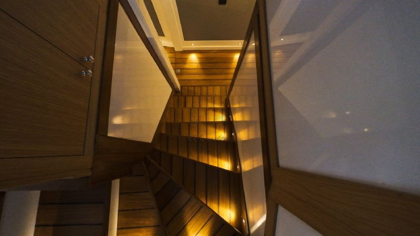 Nayk 1 Salondan Alt Kabinlere