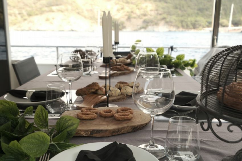 Nayk 1 Yemek Masası