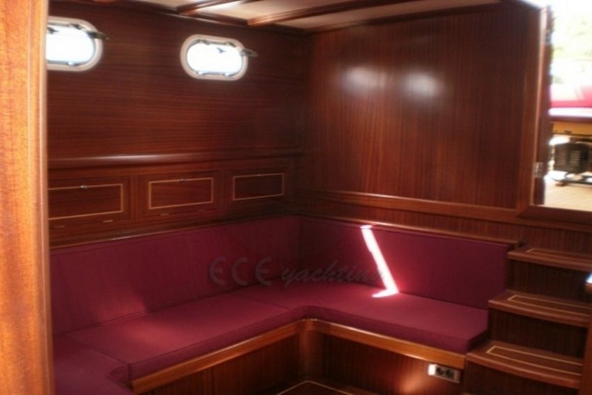 Nazcan teknesi iç oturma alanı. Nazcan Gulet Yacht İnterior Dining Area.