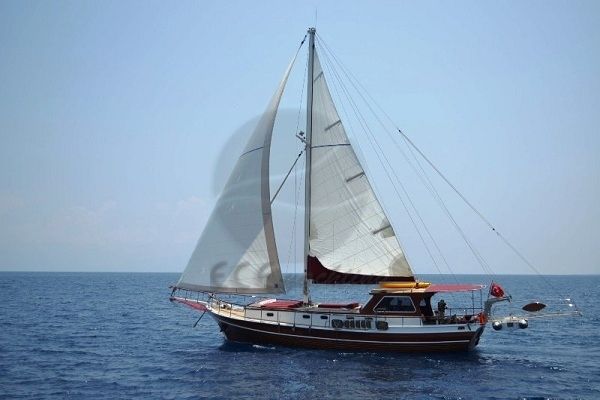 Nazcan teknesi yelken. Nazcan Gulet Yacht Sailing The Mediterranean.