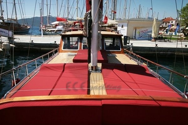 Nazcan teknesi güverte. Nazcan Gulet Yacht Sun Deck.