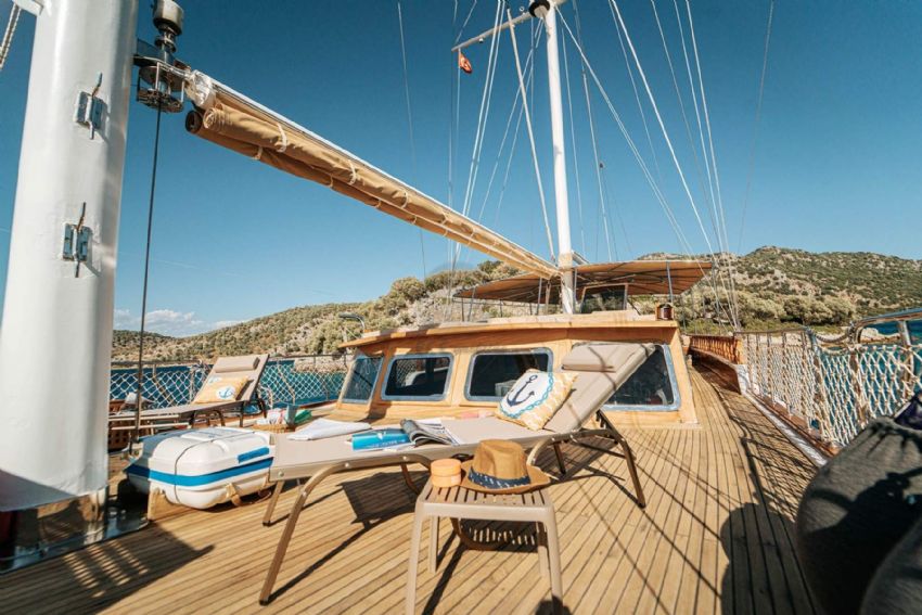 Ece Nefise Güverte - Güneşlenme Alanı