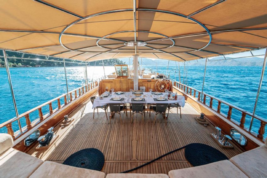 Ece Nefise Güverte - Yemek Alanı