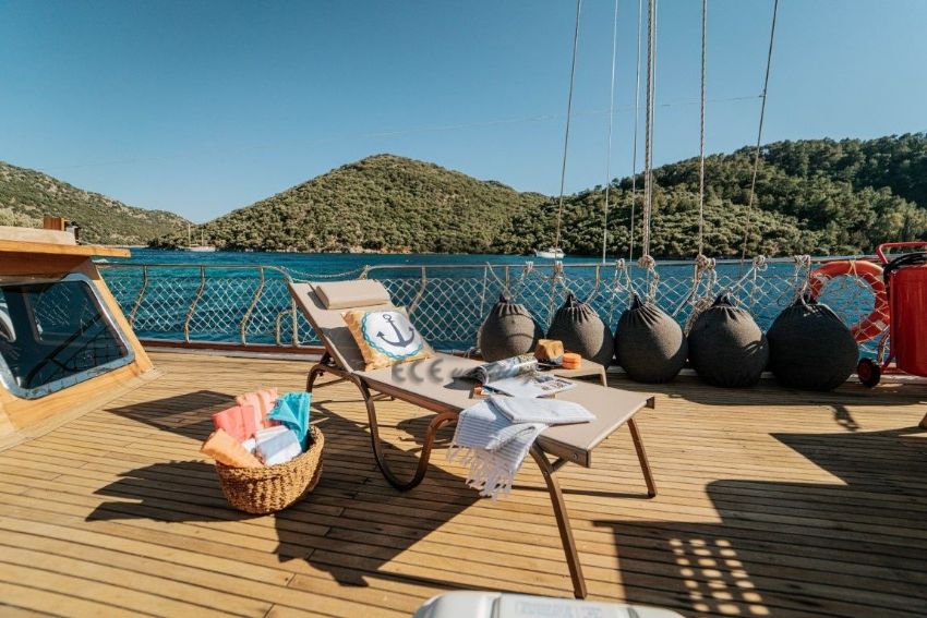 Ece Nefise Güverte - Güneşlenme Alanı