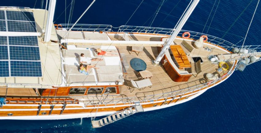 Ece Nefise Güverte - Güneşlenme Alanı