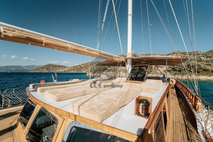 Ece Nefise Güverte - Güneşlenme Alanı