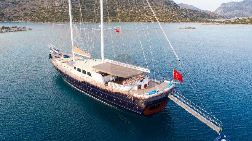 Nevra Queen Yacht, Aft Port Side.