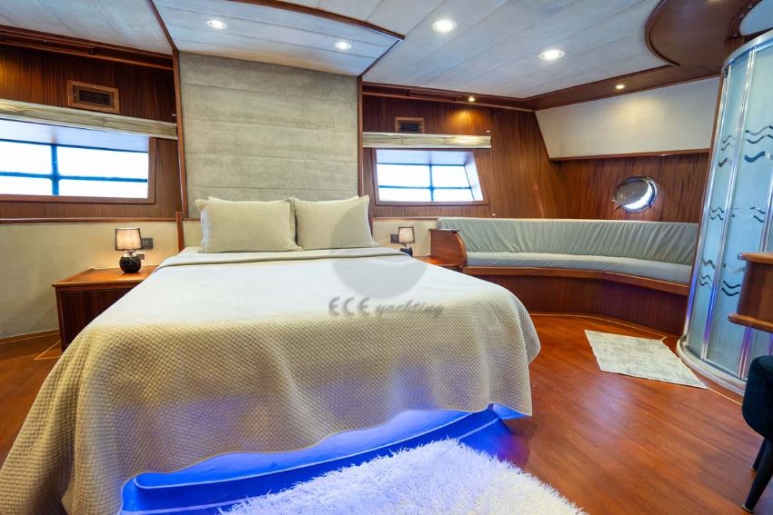 Nevra Queen Yacht, Stylish Lounge Design.