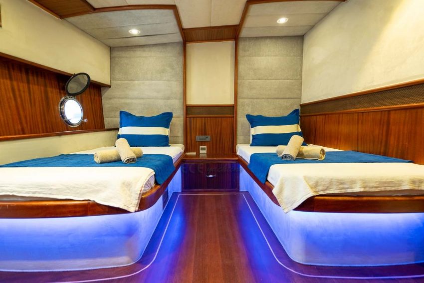 Nevra Queen Yacht, Twin Cabin.
